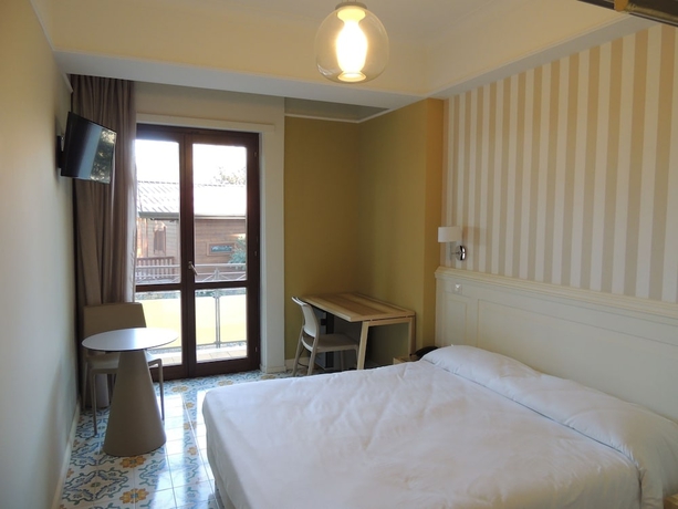 Imagen de la habitación del Hotel Zeus Pompei. Foto 7