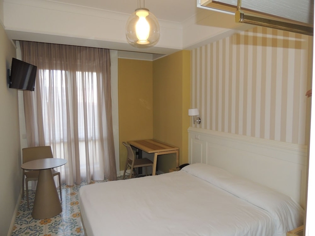 Imagen de la habitación del Hotel Zeus Pompei. Foto 8