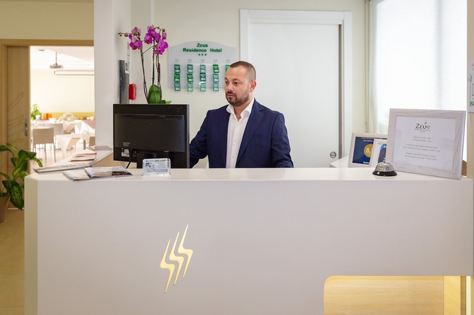 Imagen de los interiores del Hotel Zeus Residence. Foto 19