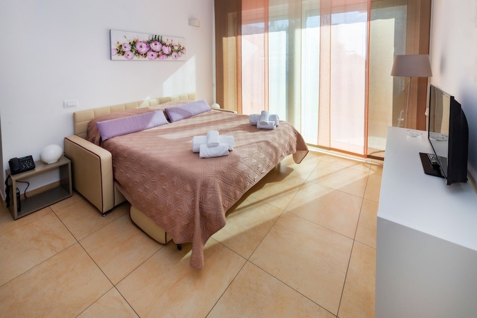 Imagen de la habitación del Hotel Zeus Residence. Foto 13