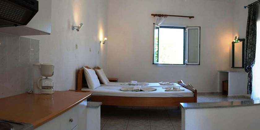 Imagen de la habitación del Hotel Zeus, Samos. Foto 12