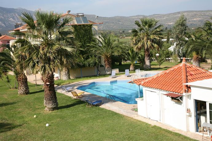 Imagen de la piscina del Hotel Zeus, Samos. Foto 20