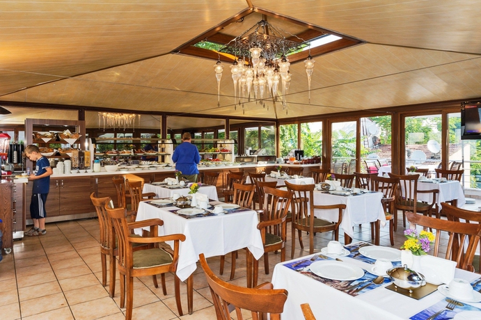 Imagen del bar/restaurante del Hotel Zeynep Sultan. Foto 2