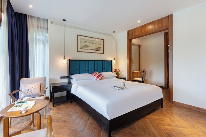 Imagen de la habitación del Hotel Zhangjiajie Ldyllic PondsideTimber Lodge. Foto 7