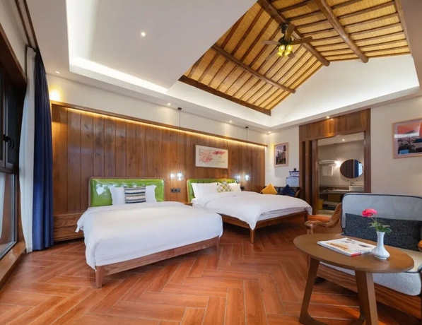 Imagen de la habitación del Hotel Zhangjiajie Ldyllic PondsideTimber Lodge. Foto 15