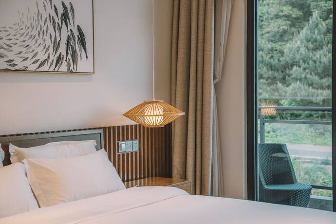 Imagen de la habitación del Hotel Zhangjiajie National Park Nvue Resorts. Foto 11