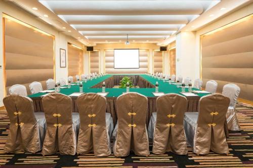 Imagen general del Hotel Zhangjiajie Qinghe Jinjiang International. Foto 17