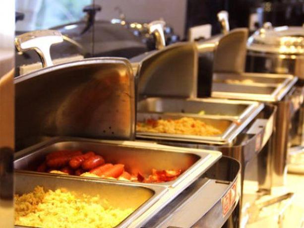 Imagen del bar/restaurante del Hotel Zhanjiang Lavande Grandbuy Branch Hotel. Foto 3