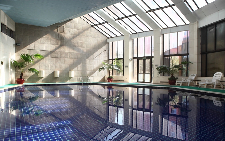 Imagen de la piscina del Hotel Zhaolong. Foto 3