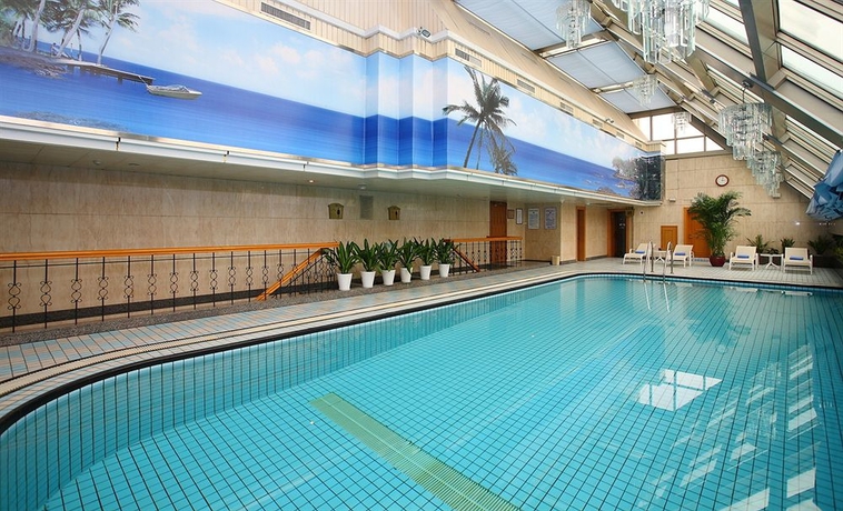 Imagen de la piscina del Hotel Zhejiang International. Foto 14
