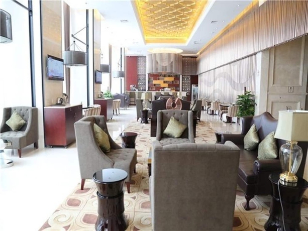Imagen general del Hotel Zhenjiang Jiuhua Jinjiang International Hotel. Foto 1