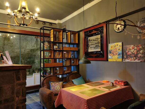 Imagen del bar/restaurante del Hotel Zhenyuan Qiemanman Kezhan. Foto 4