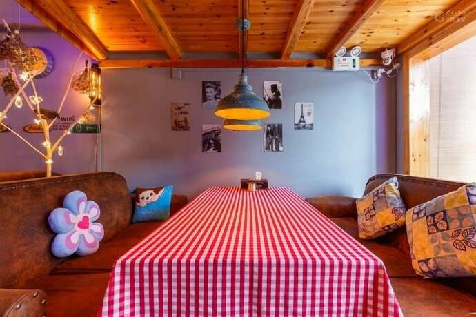 Imagen de los interiores del Hotel Zhenyuan Qiemanman Kezhan. Foto 16