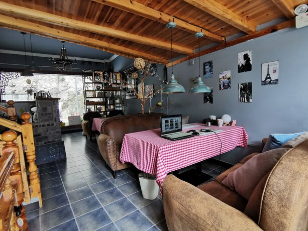 Imagen de los interiores del Hotel Zhenyuan Qiemanman Kezhan. Foto 19