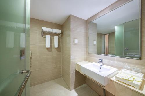 Imagen de la habitación del Hotel Zhongyi - Guangzhou Feixiang Park Metro Station Wanda Plaza. Foto 17