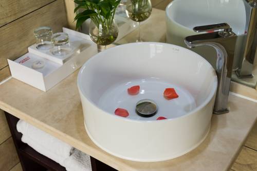 Imagen de la habitación del Hotel Zhuhai Aqueen. Foto 12