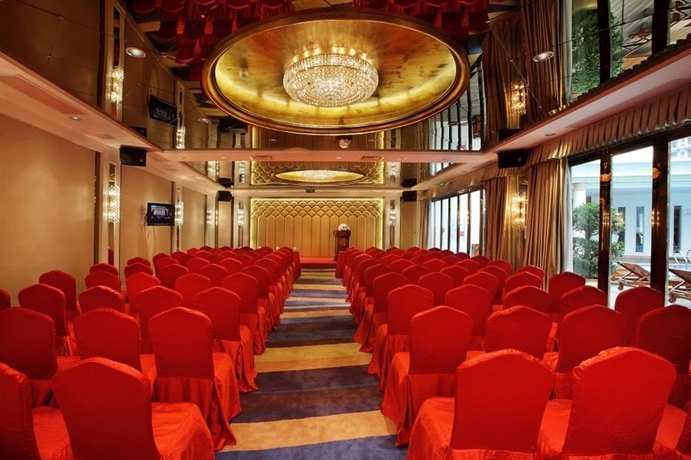 Imagen de los interiores del Hotel Zhuhai Charming Holiday. Foto 7