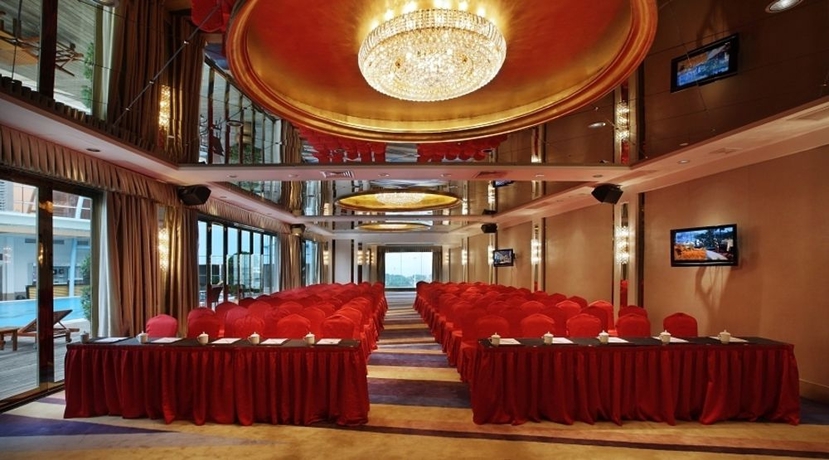 Imagen de los interiores del Hotel Zhuhai Charming Holiday. Foto 8
