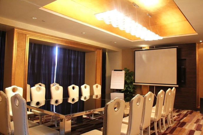 Imagen de los interiores del Hotel Zhuhai Charming Holiday. Foto 9