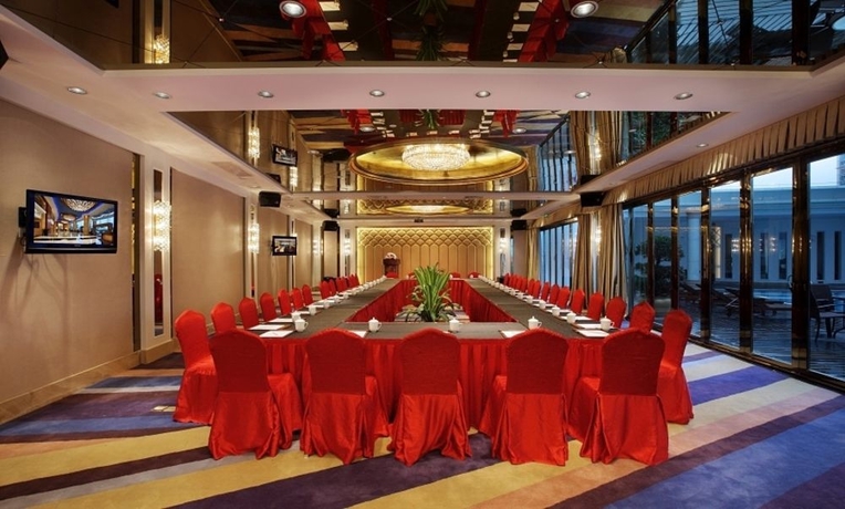 Imagen de los interiores del Hotel Zhuhai Charming Holiday. Foto 10