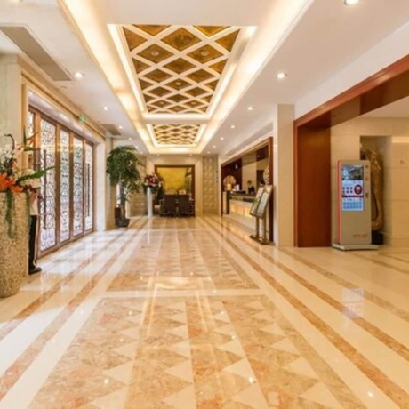 Imagen de los interiores del Hotel Zhuhai Guotai. Foto 18