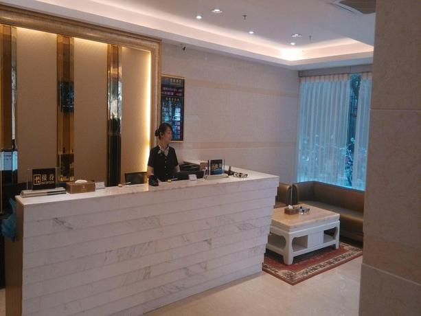 Imagen de los interiores del Hotel Zhuhai Qindao Hotel. Foto 5