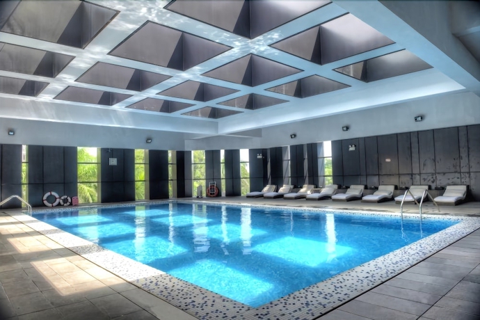 Imagen de la piscina del Hotel Zhuhai Zobon Art. Foto 19