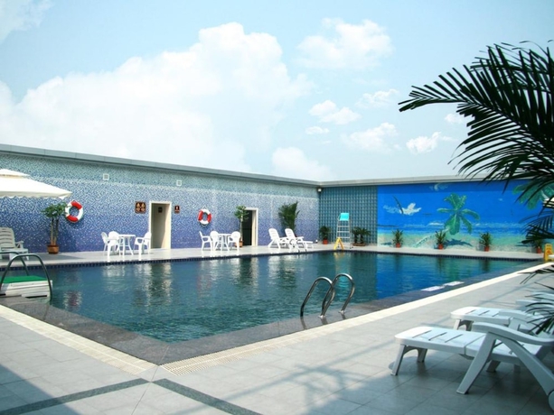 Imagen de la piscina del Hotel Zhuzhou Huatian. Foto 19