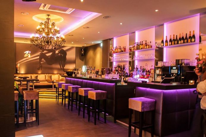 Imagen del bar/restaurante del Hotel Zi And Lounge. Foto 7