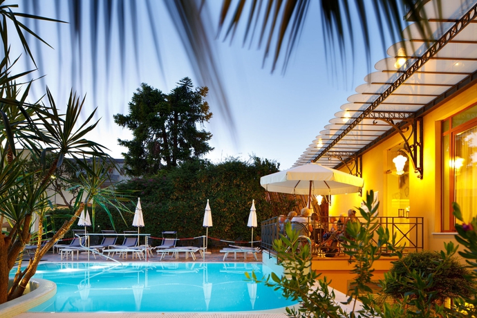 Imagen de la piscina del Hotel Zi' Teresa. Foto 14