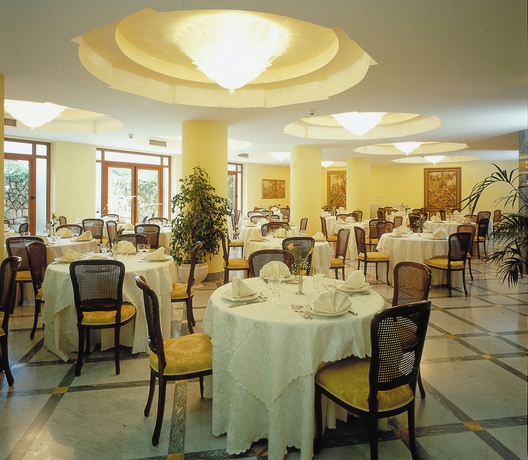Imagen del bar/restaurante del Hotel Zi' Teresa. Foto 4