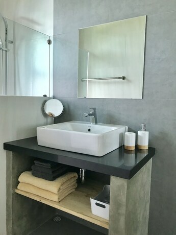 Imagen de la habitación del Hotel ZiZ Boutique House. Foto 8