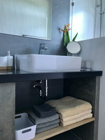 Imagen de la habitación del Hotel ZiZ Boutique House. Foto 17