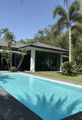 Imagen de la piscina del Hotel ZiZ Boutique House. Foto 19