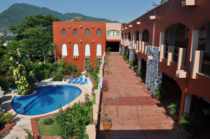Imagen de la piscina del Hotel Zihua Caracol. Foto 10