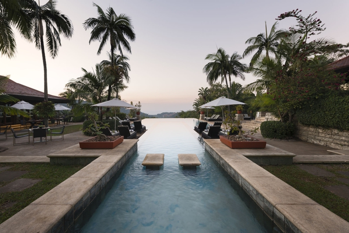 Imagen de la piscina del Hotel Zimbali Lodge. Foto 15