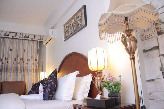 Imagen de la habitación del Hotel Zimbo Golden. Foto 4