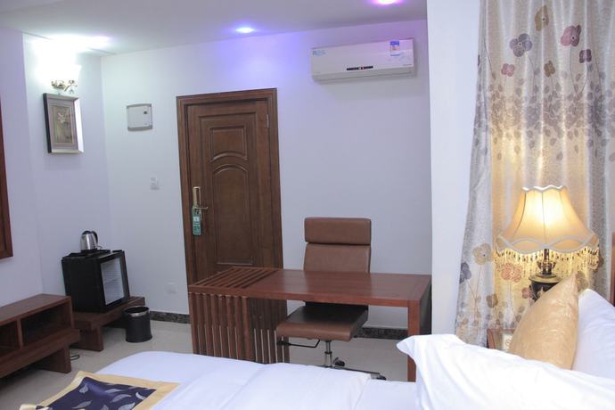 Imagen de la habitación del Hotel Zimbo Golden. Foto 17