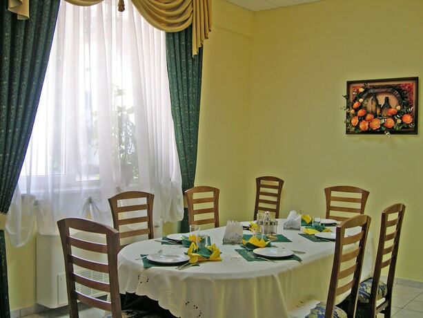 Imagen del bar/restaurante del Hotel Zimbru. Foto 9