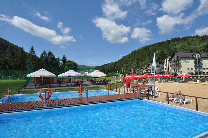 Imagen de la piscina del Hotel Zimnik Luksus Natury. Foto 18