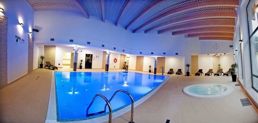 Imagen de la piscina del Hotel Zimnik Luksus Natury. Foto 19