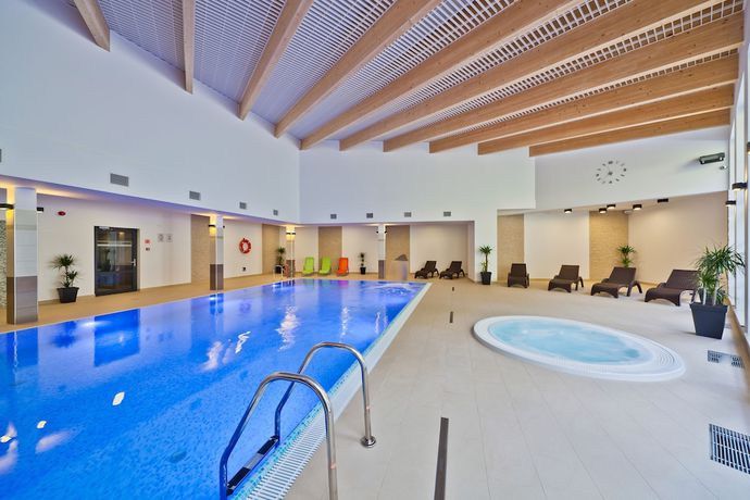 Imagen de la piscina del Hotel Zimnik Luksus Natury. Foto 20