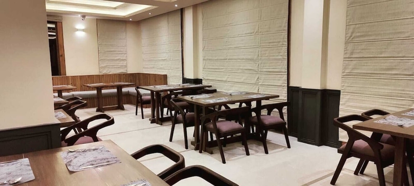Imagen del bar/restaurante del Hotel Zimskhang Villa. Foto 4