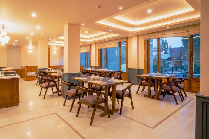 Imagen del bar/restaurante del Hotel Zimskhang Villa. Foto 5