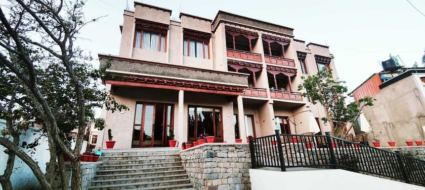 Imagen general del Hotel Zimskhang Villa. Foto 2