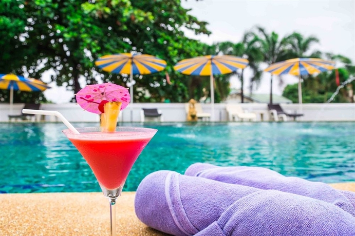 Imagen de la piscina del Hotel Zing. Foto 12