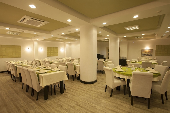 Imagen del bar/restaurante del Hotel Zinos. Foto 5
