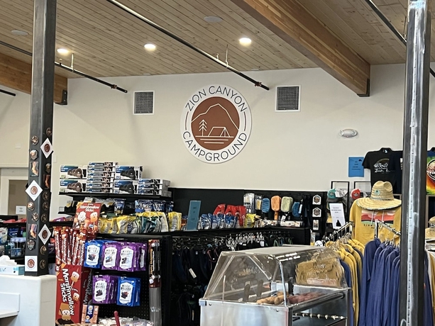 Imagen de los interiores del Hotel Zion Canyon Cabins. Foto 17