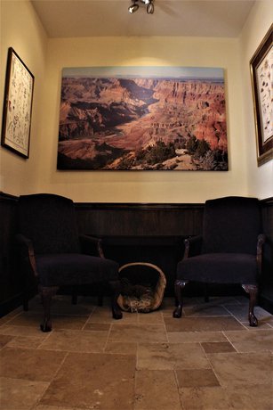 Imagen de los interiores del Hotel Zion\'s Most Wanted. Foto 20