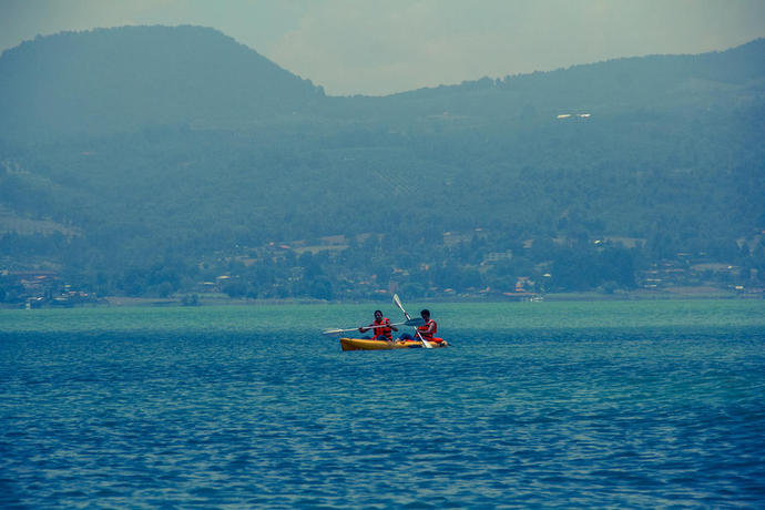 Imagen de los exteriores del Hotel Zirahuén Forest & Resort. Foto 7